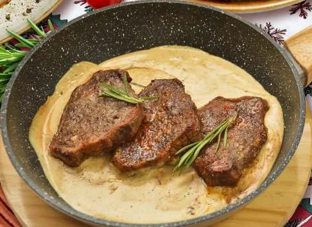 Говядина с розмарином и чесноком