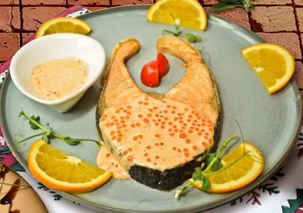 Сёмга с икорным соусом